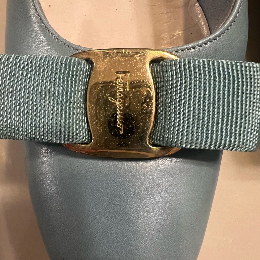 Salvartore Ferragamo Vara pumps size 8.5 2 A which is narrow, made in Italy - Picture 2 of 11